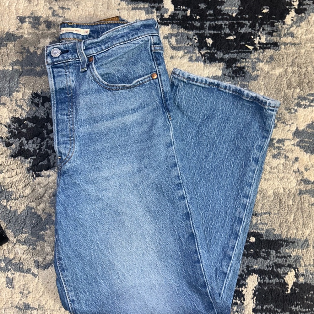 Levi’s Classic Blue Straight Ankle Women's Jeans